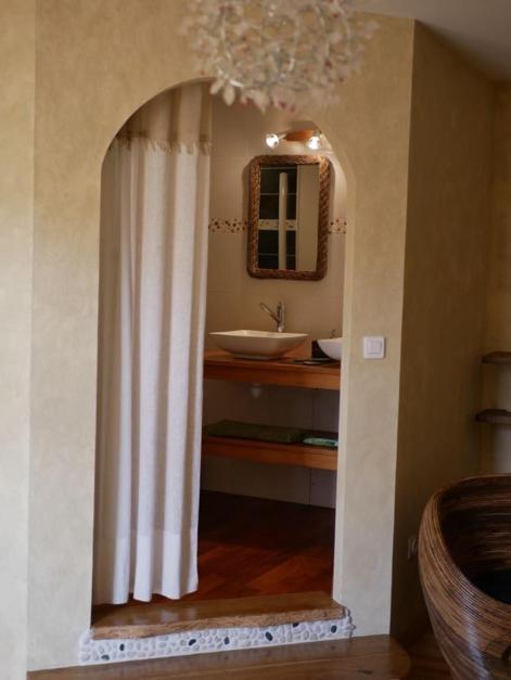 Les Jardins De Lumiere Bed & Breakfast Brusque Bagian luar foto