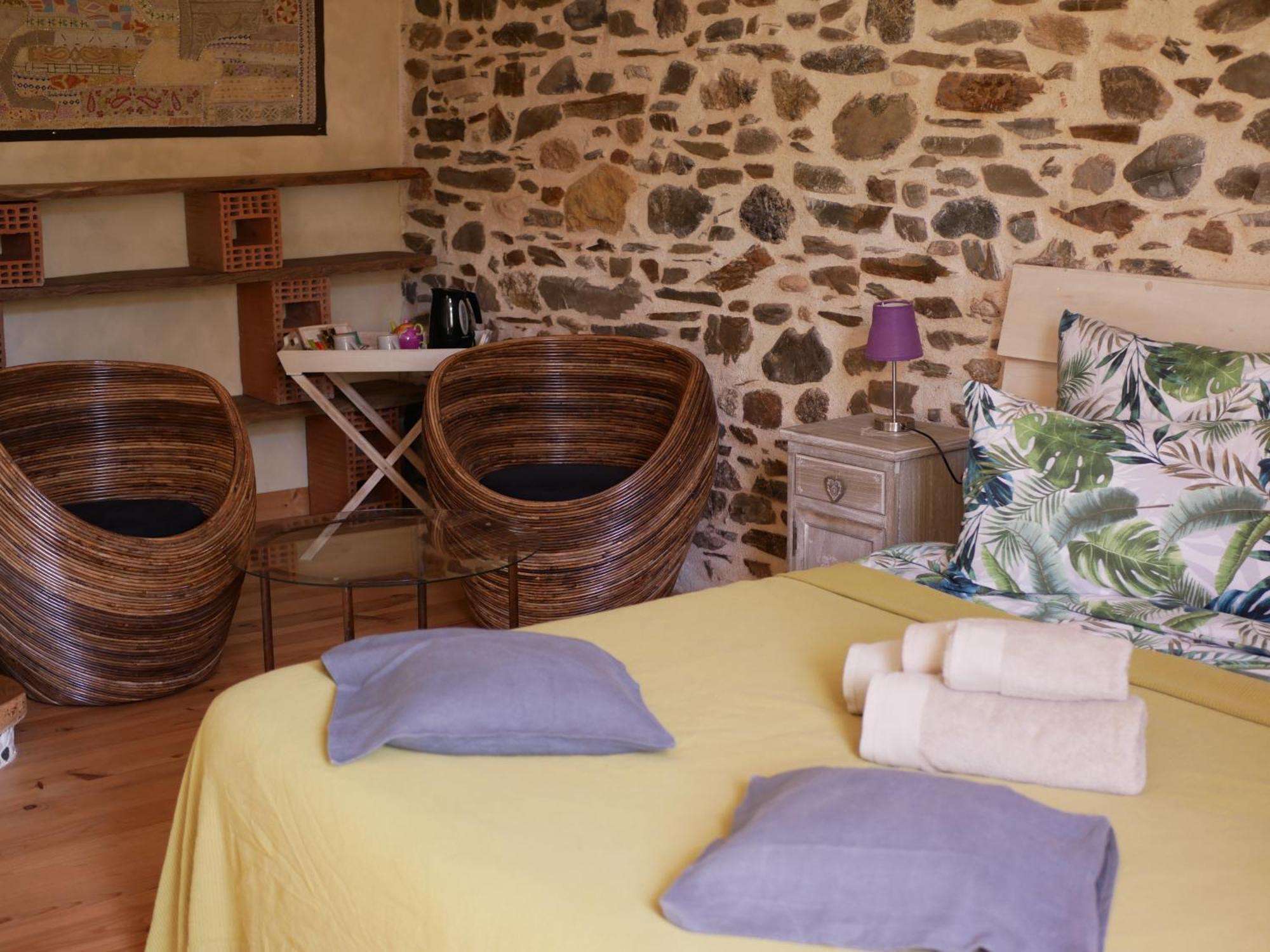 Les Jardins De Lumiere Bed & Breakfast Brusque Bagian luar foto