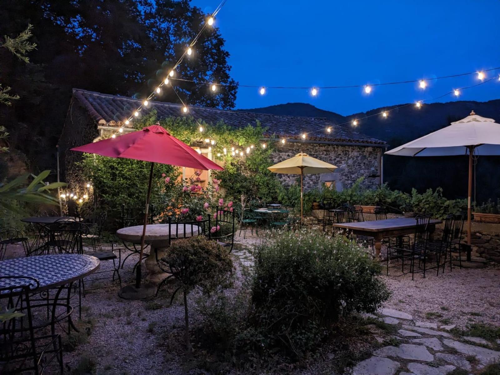 Les Jardins De Lumiere Bed & Breakfast Brusque Bagian luar foto