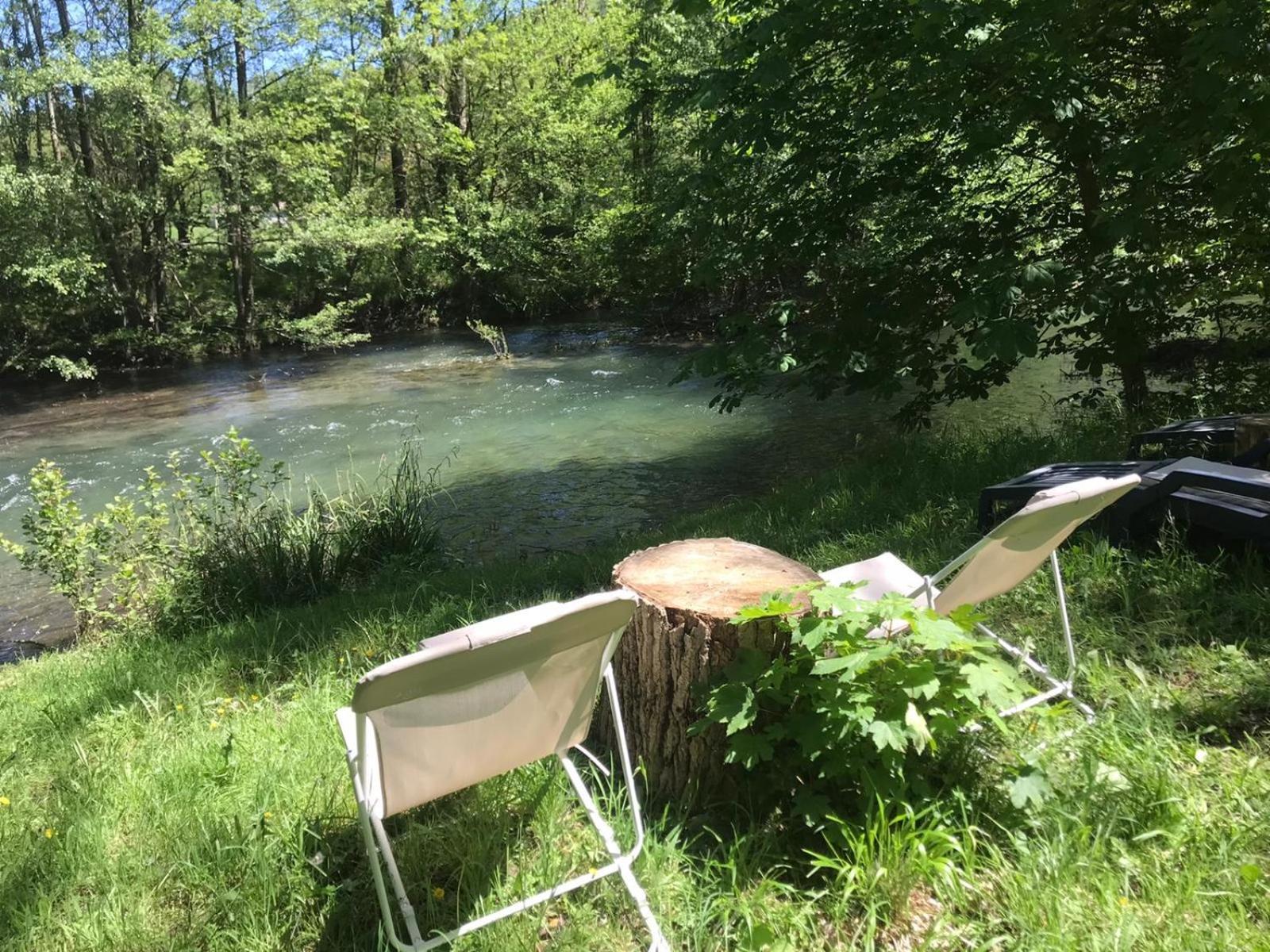 Les Jardins De Lumiere Bed & Breakfast Brusque Bagian luar foto