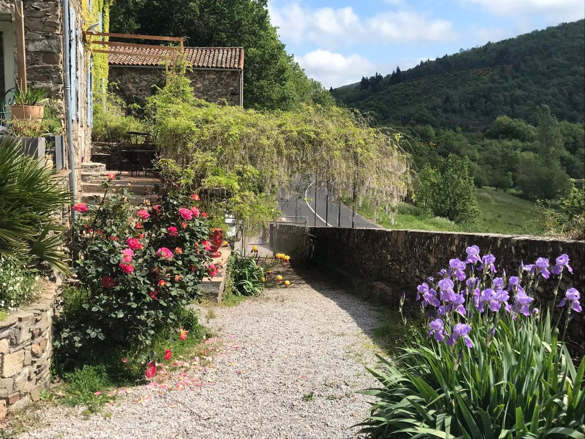 Les Jardins De Lumiere Bed & Breakfast Brusque Bagian luar foto