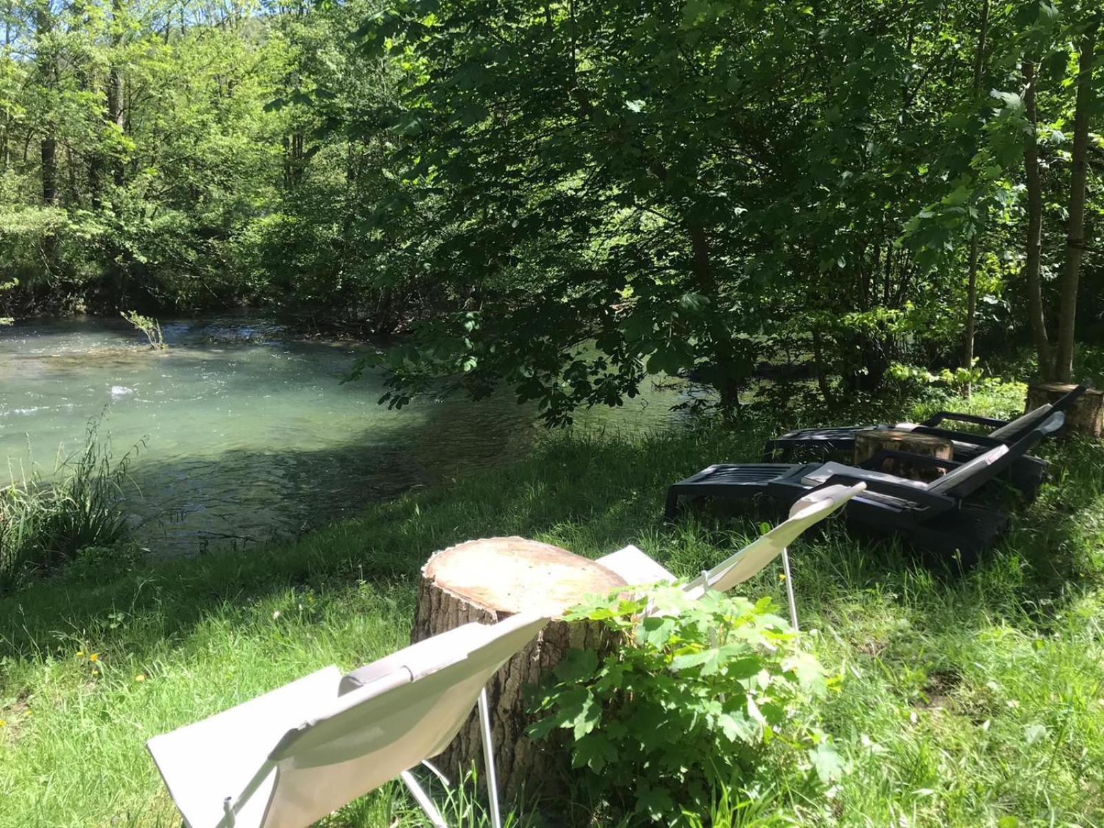 Les Jardins De Lumiere Bed & Breakfast Brusque Bagian luar foto